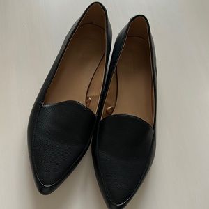 Banana Republic black loafers •